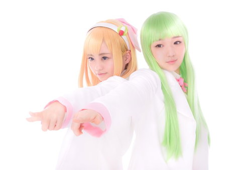 世界の薬草を守るために協力する薬剤師少女達