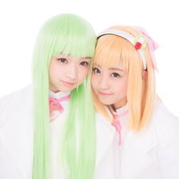 ずっと仲良しの薬剤師少女たちの写真