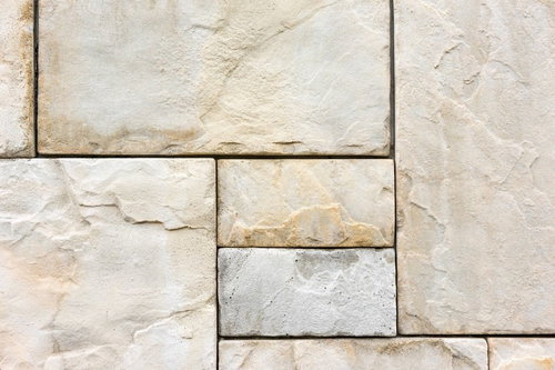 大小の長方形の石ブロックが組まれた凹凸のある壁面テクスチャー