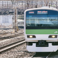 東京・上野方面へ走行中の山手線1400Gの写真