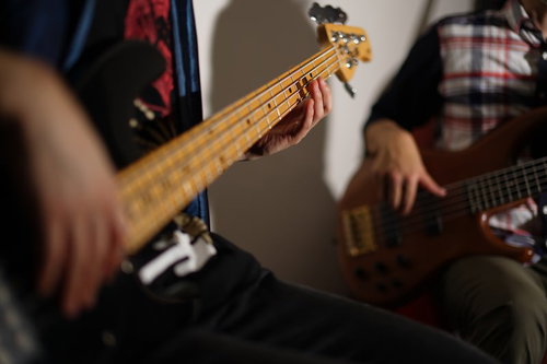 ベーシストのセッション演奏、ベース弾きの手元