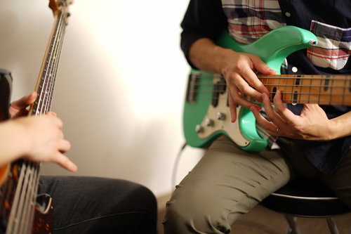 ベースとギターでセッション演奏