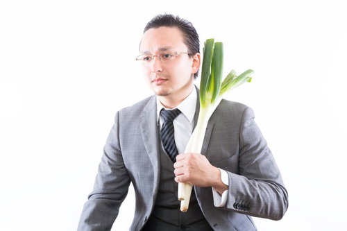 ネギを背負ってきたドイツ人ハーフの男性ビジネスマン