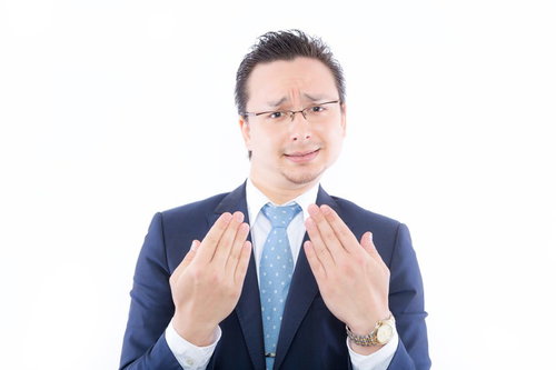 「シブイねェ...まったくおたくシブイぜ」と言い寄る外国人