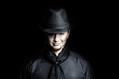 心のスキマを埋めようと近づくブラックハット