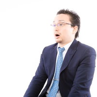 唖然とするドイツ人ハーフのビジネスマンの写真