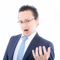1999年からなにも進化していないことに憤りを感じるサラリーマンの写真
