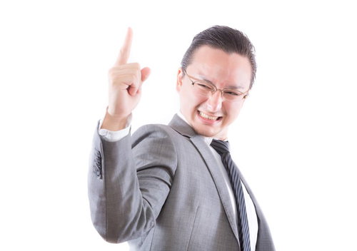 好きなことで、生きていく。ナンバーワンを指差す男性