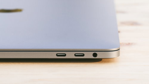 USB-C/Thunderbolt 3 に統一されてデザイン性が向上したMBP