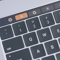 ごりぱくのMacBookのタッチバーとキーボードの写真