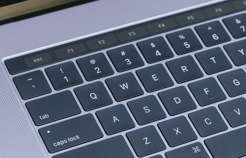 とても薄くてストロークが小さくなったMacBook Proのキーボード