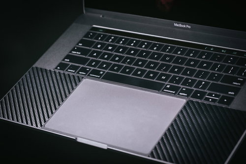 MacBook Proの巨大化したトラックパッド