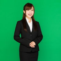 人を小馬鹿にする笑い方をするビジネスウーマンの写真