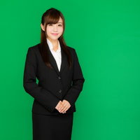 企業の受付嬢がほほえむグリーンバック写真の写真