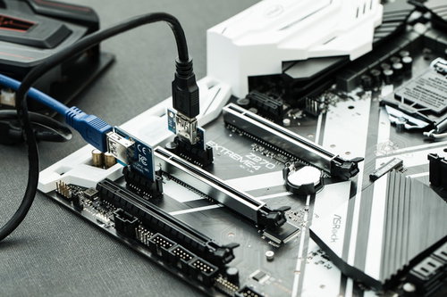 PCI Express x1スロットにx16ライザーカードを接続したGPUマイニング環境