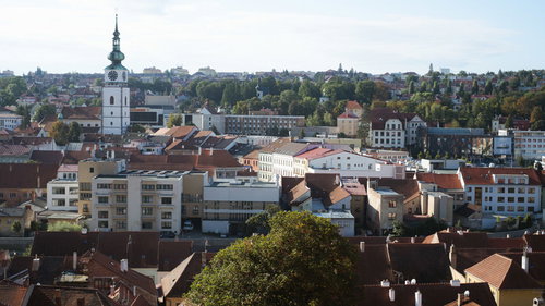 チェコ・トルシェビーチ市の赤い屋根の街並み