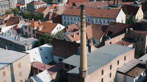 チェコのジャテツにあるホップ関連施設の煙突