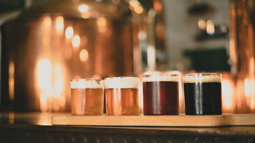 チェコの醸造所から蔵出しされた色合い異なるビール4種