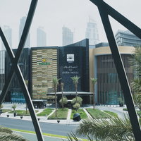 ドバイの大規模ショッピングセンター、ドバイモールの外観の写真