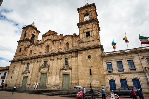 コロンビアにある石造りの双塔教会