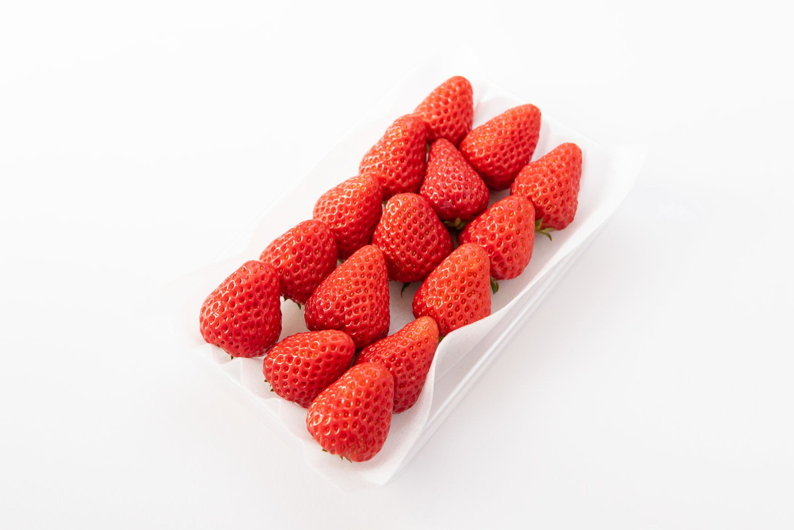 白いトレーに並んだ紅ほっぺの中玉6個