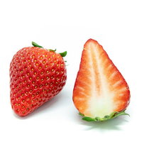 紅ほっぺ（苺）の断面と丸ごとの比較の写真