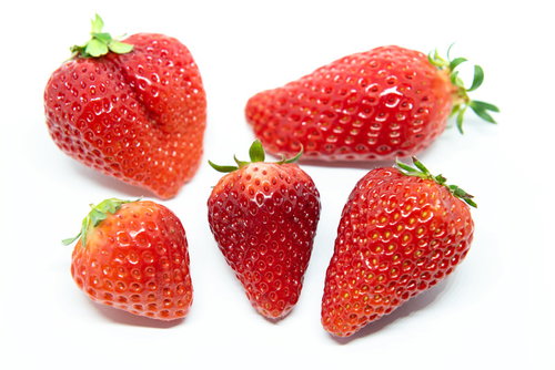 5品種のいちご比較（あまおう、章姫、さがほのか、紅ほっぺ、とちおとめ）