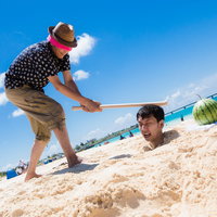 「スイカじゃねぇよ！オレオレ！」と絶叫する男性の写真