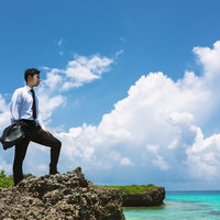 大規模案件を終わらせに南の島にやってきたプロジェクトリーダーの写真