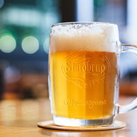 本場チェコ共和国ブルノで頼んだ琥珀色の冷えた生ビールの写真
