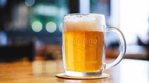 本場チェコ共和国ブルノで頼んだ琥珀色の冷えた生ビール