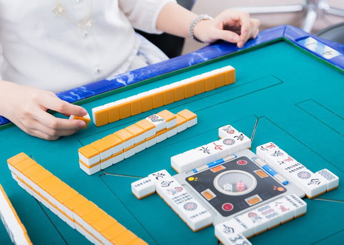 自分の牌山は少し斜めにして前に出すのが麻雀のマナー