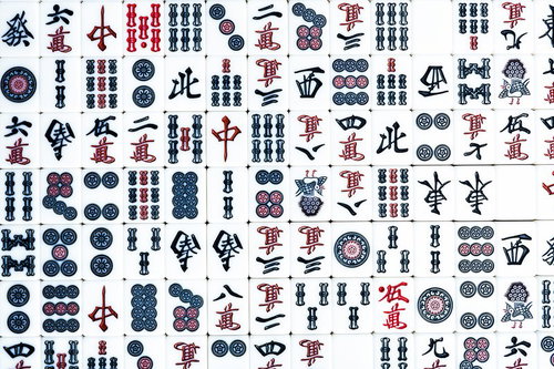 闘牌のゲーム画面を再現した麻雀牌の壁紙