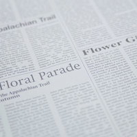 見出しと英文テキストが並ぶ英語の新聞の紙面の写真