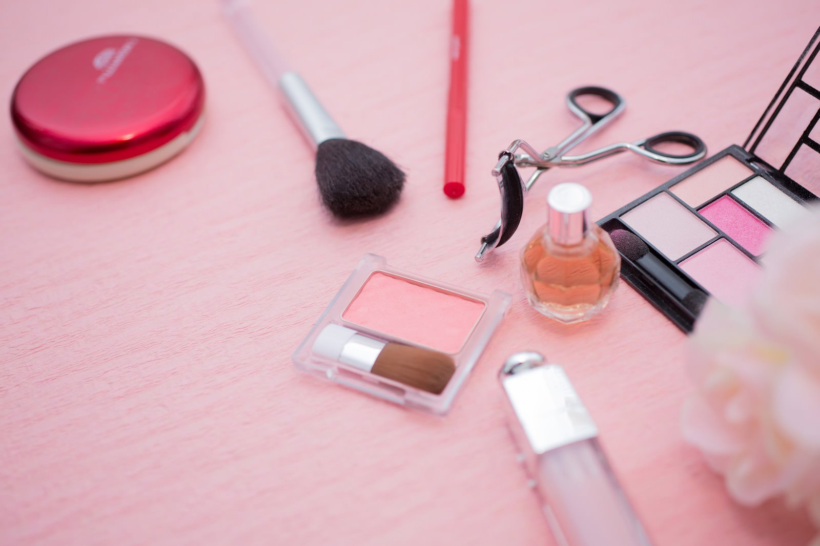 ブラシやリップのコスメセット