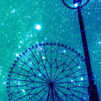 星屑が降る夜空の観覧車 ロマンチックな夜景の写真