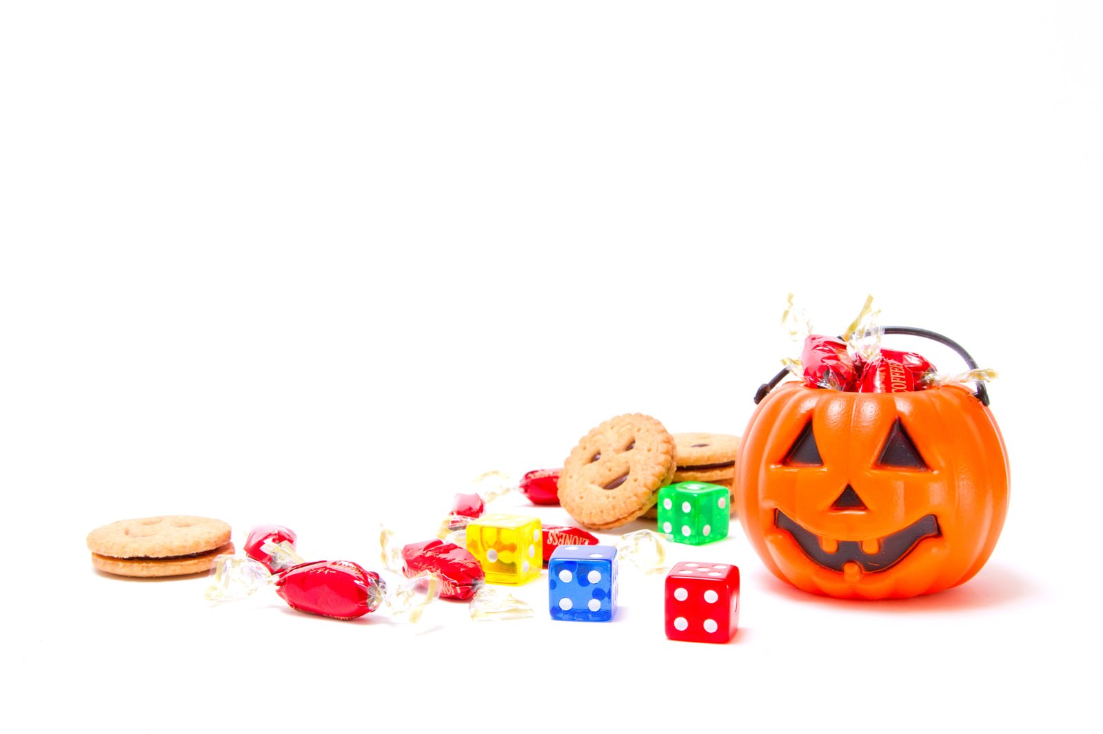 お菓子が散らばるハロウィンかぼちゃ