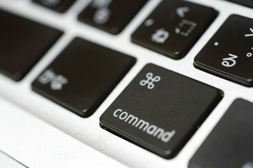 MacBookキーボードのcommandキーの接写