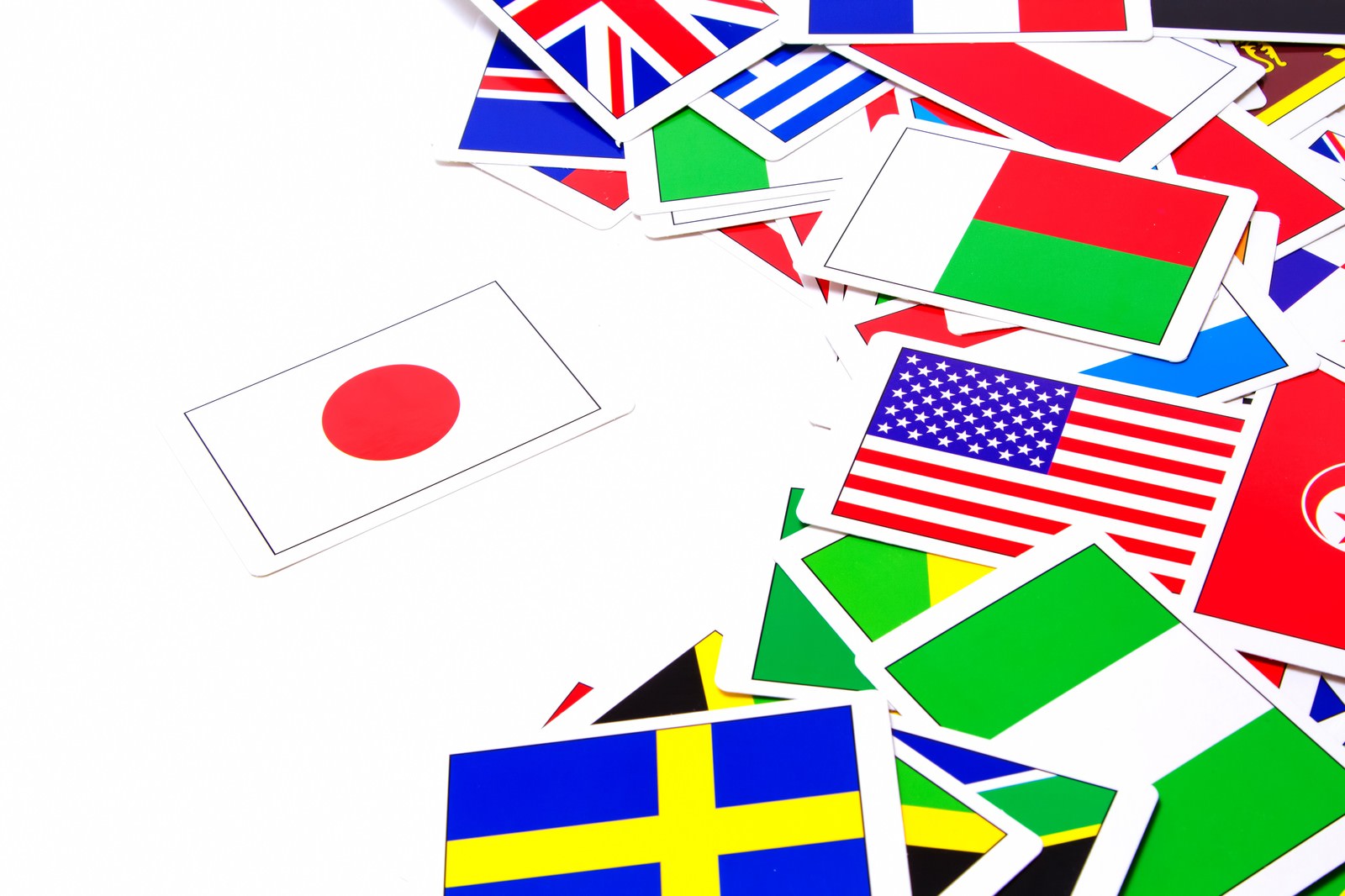 日本国旗だけ離れて置かれた国旗カード
