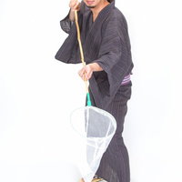 虫取り網を振り回す浴衣男子のセイッ！の写真