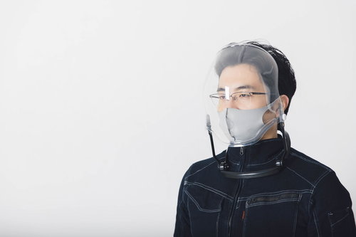 頭に装着しないで手に持つフェイスシールド