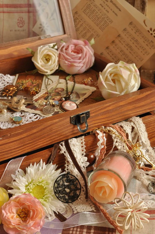 カラフルなお菓子やアイテムを詰め込んだ夢をつめこむギフトボックス