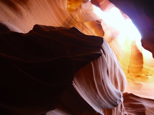 アンテロープのオオカミ岩と光の曲線