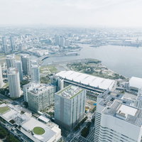 横浜みなとみらいを見下ろす都市風景の写真