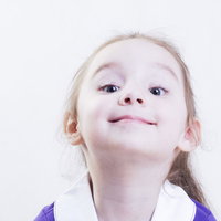 丘に広がるマリーゴールドの花畑の写真