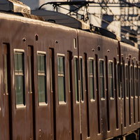 今は無き大阪環状線103系、オレンジ色の車体の写真