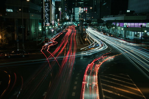 大阪キタの夜の光跡