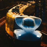 夕闇を走るN700系新幹線のぞみの写真