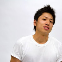肌着を着てドヤッ顔の男性の写真