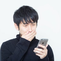 パケ死にショックを隠せないネットジャンキーの写真